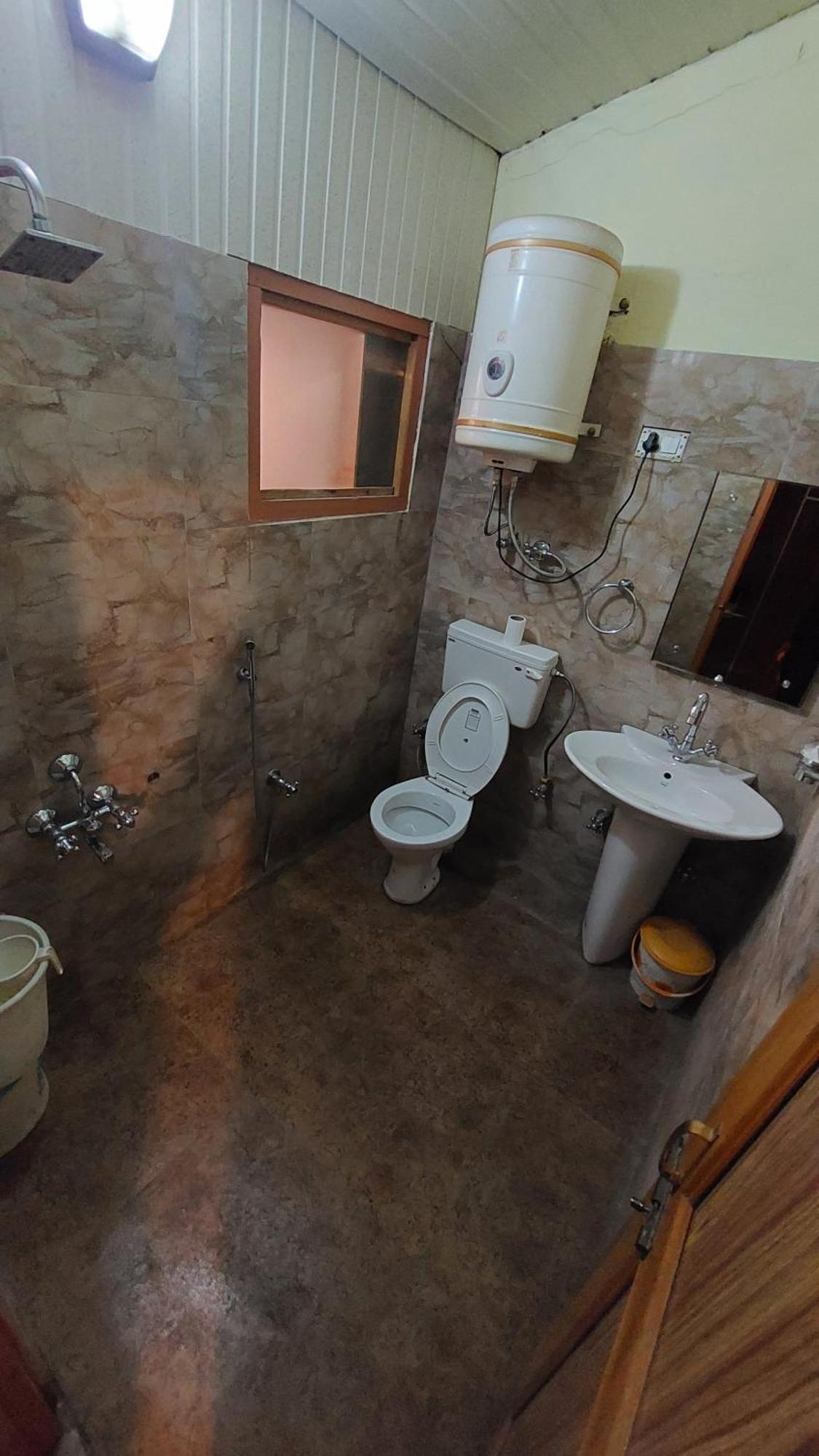 Hotel Outlook Pahalgām Zewnętrze zdjęcie