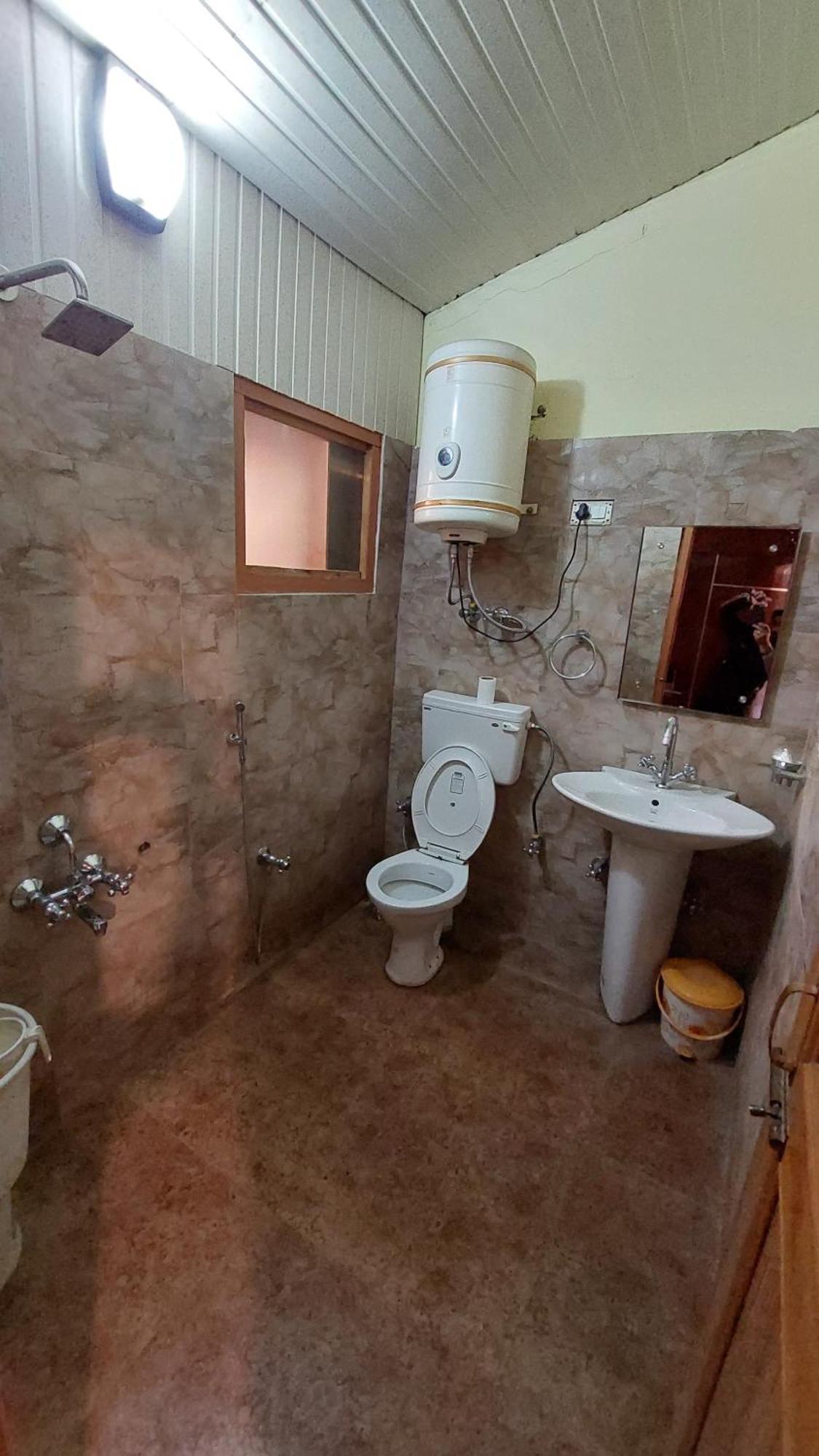 Hotel Outlook Pahalgām Zewnętrze zdjęcie